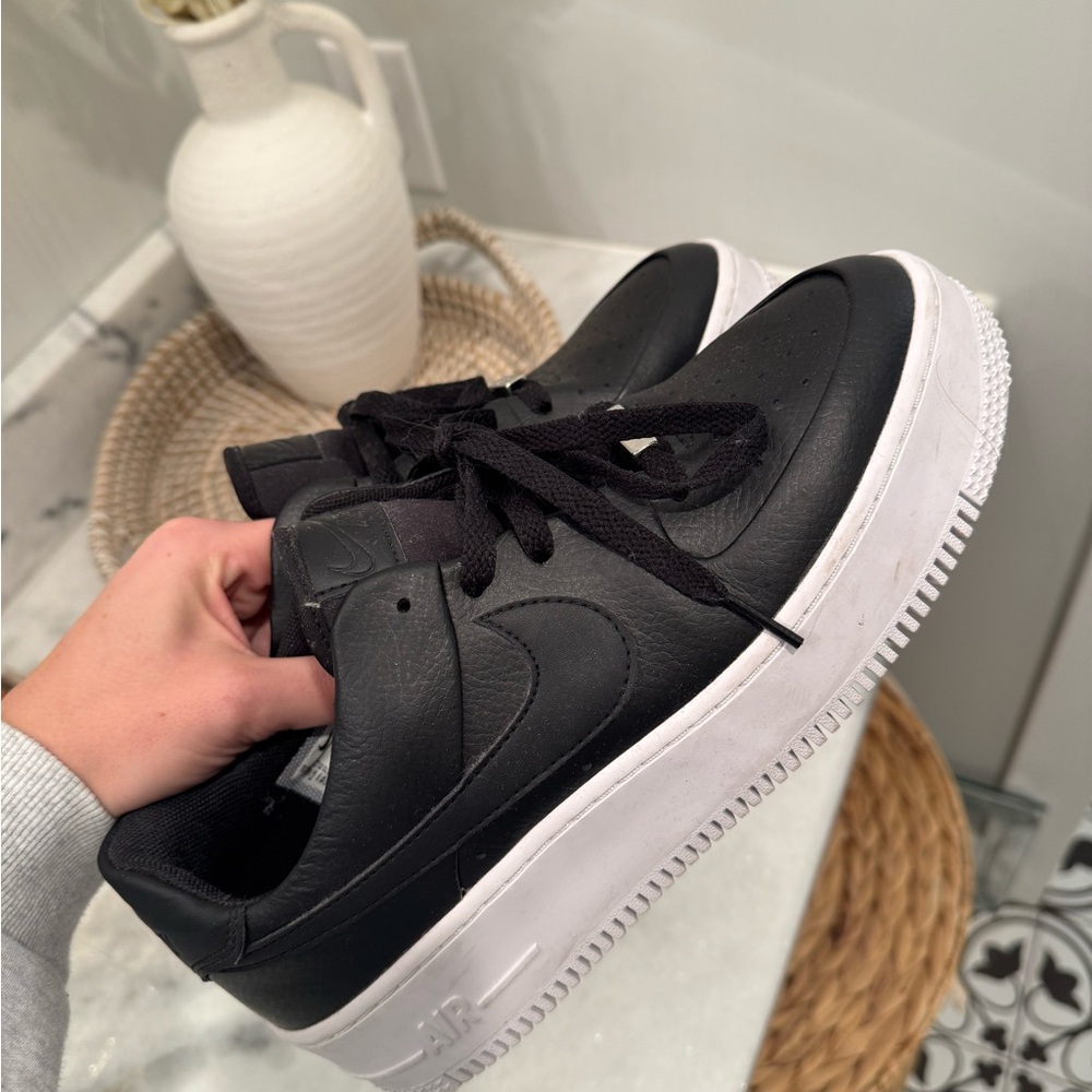 Nike Women's Black and White Sneakers